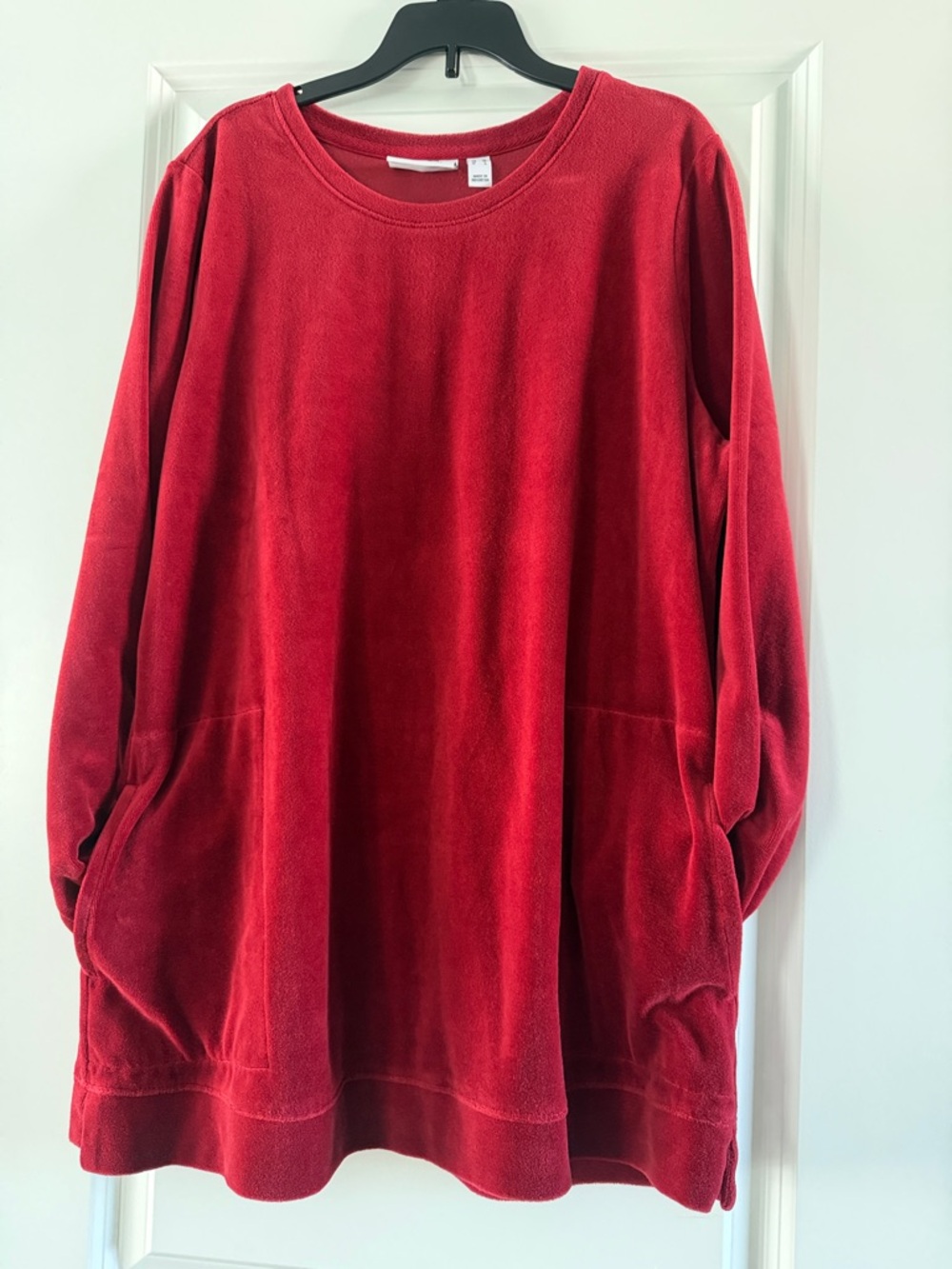 Velour Scoop-Neck Pullover Sweater in Red